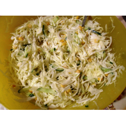 Рецепт: Салат из свежей капусты с огурцами и луком