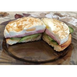 Рецепт: Бутерброд с ветчиной и яйцом