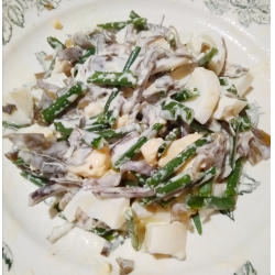 Рецепт: Салат из морской капусты с зеленым луком