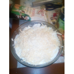 Рецепт: Слоеный салат с ветчиной, ананасами, сыром и кукурузой