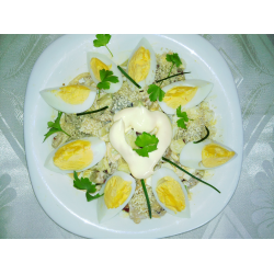 Рецепт: Салат из авокадо, селедки и яиц