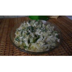 Рецепт: Салат "Весна" из молодой капусты