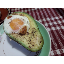Рецепт: Глазунья в авокадо