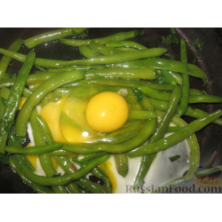 Рецепт: Жареная зеленая фасоль с яйцом