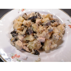 Рецепт: Куриная грудка с лесными грибами и картофелем в сливках