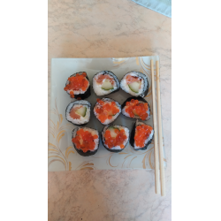 Рецепт: Суши с семгой, плавленым сырком и огурцом