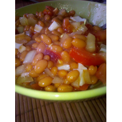 Рецепт: Салат с фасолью, яйцами и помидорами