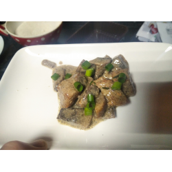 Рецепт: Свинина, тушенная с грибами, в сметанном соусе