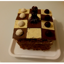 Рецепт: Бисквитный торт с кремом из халвы и маскарпоне "Шахматы"