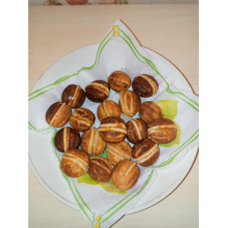 Рецепт: Орешки с вареной сгущенкой