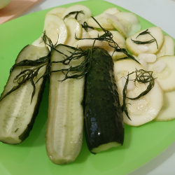 Фото Малосольные огурчики с кабачками в горячем маринаде