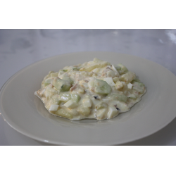 Рецепт: Салат с консервированной форелью